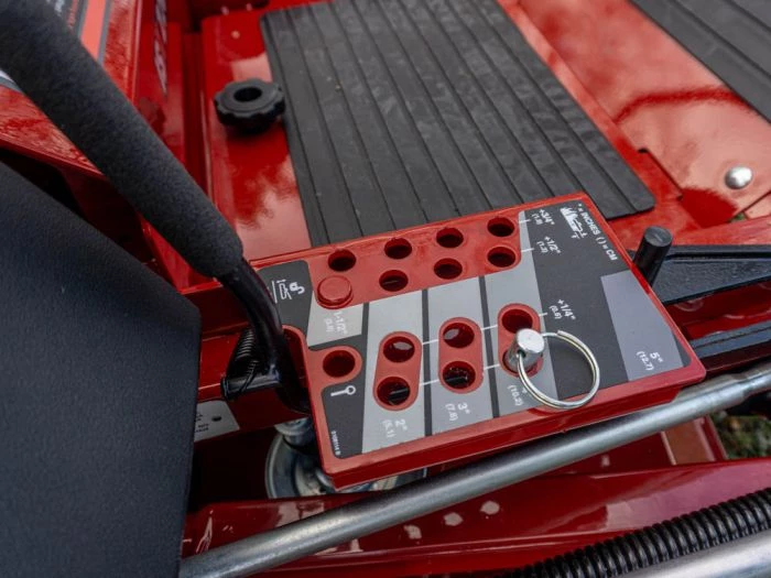 Ferris ISX2200 (5901923) 61" 28HP Vanguard EFI Zero Turn Mower 12 Ferris ISX2200 (5901923) 61" 28HP Vanguard EFI Zero Turn Mower - Image 10