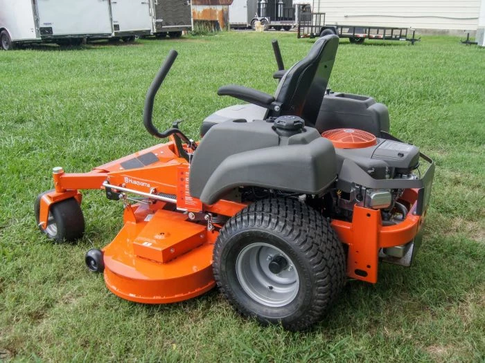 Husqvarna MZ61 Zero Turn Mower 61" Deck 27 HP Briggs & Stratton (Scratch and Dent) 7 Husqvarna MZ61 Zero Turn Mower 61" Deck 27 HP Briggs & Stratton (Scratch and Dent) - Image 5