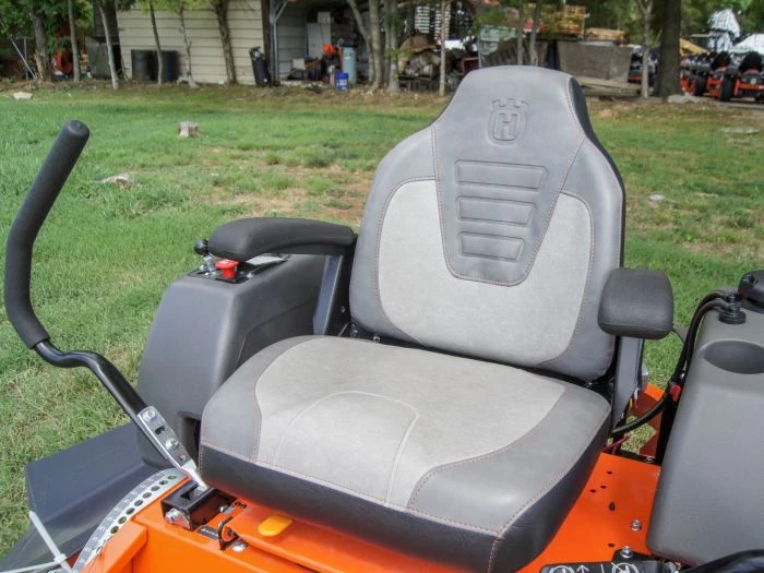 Husqvarna MZ61 Zero Turn Mower 61" Deck 27 HP Briggs & Stratton (Scratch and Dent) 11 Husqvarna MZ61 Zero Turn Mower 61" Deck 27 HP Briggs & Stratton (Scratch and Dent) - Image 9