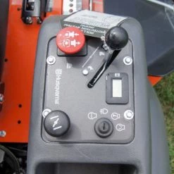 Husqvarna MZ61 Zero Turn Mower 61" Deck 27 HP Briggs & Stratton (Scratch and Dent) 32 Husqvarna MZ61 Zero Turn Mower 61" Deck 27 HP Briggs & Stratton (Scratch and Dent) -Lawn Mowers Sales Shop dsc09282 3