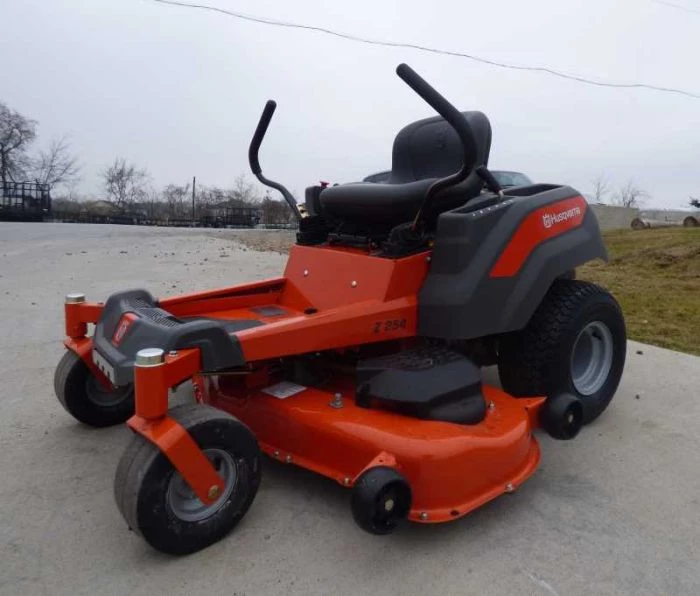Husqvarna Z254 Zero Turn Lawn Mower 54" Deck 24 hp Briggs (Scratch and Dent) 10 Husqvarna Z254 Zero Turn Lawn Mower 54" Deck 24 hp Briggs (Scratch and Dent) - Image 8