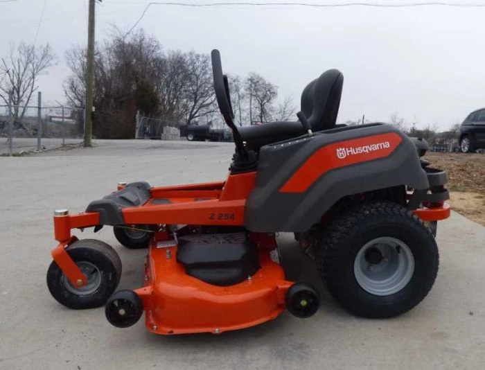 Husqvarna Z254 Zero Turn Lawn Mower 54" Deck 24 hp Briggs (Scratch and Dent) 13 Husqvarna Z254 Zero Turn Lawn Mower 54" Deck 24 hp Briggs (Scratch and Dent) - Image 11