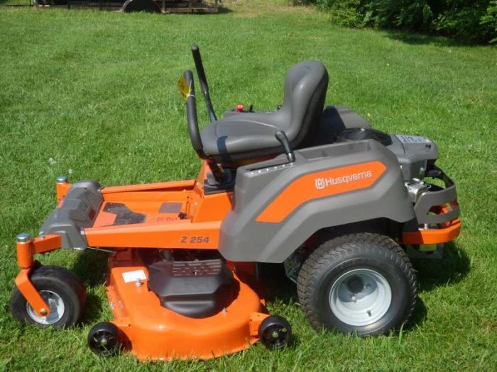 Husqvarna Z254 Zero Turn Lawn Mower 54" Deck 24 hp Briggs (Scratch and Dent) 21 Husqvarna Z254 Zero Turn Lawn Mower 54" Deck 24 hp Briggs (Scratch and Dent) - Image 19
