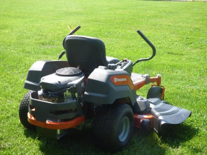 Husqvarna Z254 Zero Turn Lawn Mower 54" Deck 24 hp Briggs (Scratch and Dent) 18 Husqvarna Z254 Zero Turn Lawn Mower 54" Deck 24 hp Briggs (Scratch and Dent) - Image 16