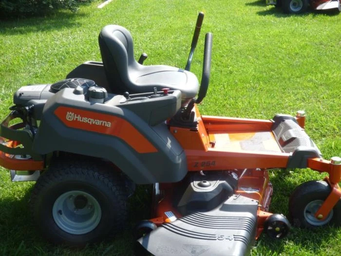 Husqvarna Z254 Zero Turn Lawn Mower 54" Deck 24 hp Briggs (Scratch and Dent) 22 Husqvarna Z254 Zero Turn Lawn Mower 54" Deck 24 hp Briggs (Scratch and Dent) - Image 20